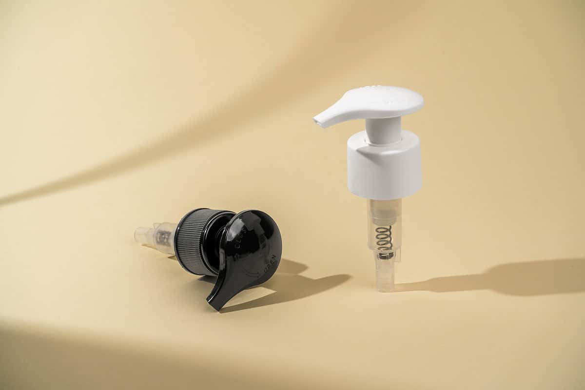 Nergis Lotion Pump black and white colors compositions Nergis Lotion Pump black and white colors compositions